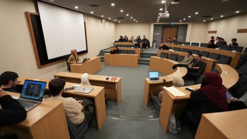 Dr. Hatice Umut Spoke on “The Ultimate Aim of al-Farabi’s Political Thought”